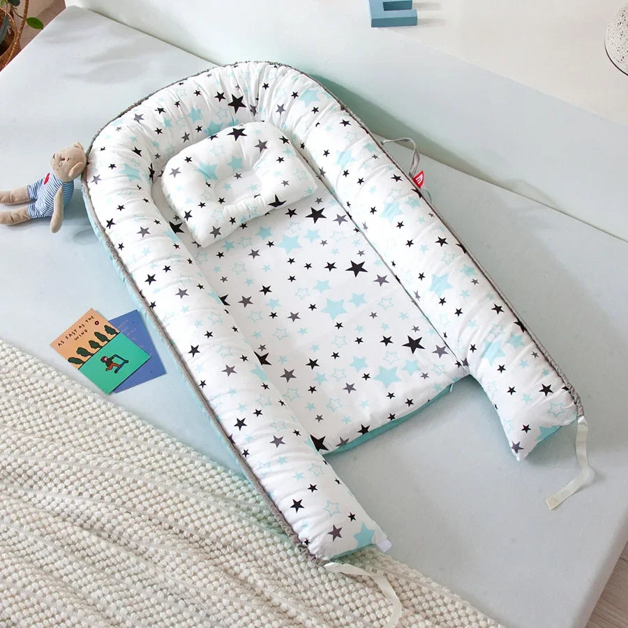 Couffin réducteur de lit avec étoiles pour bébé