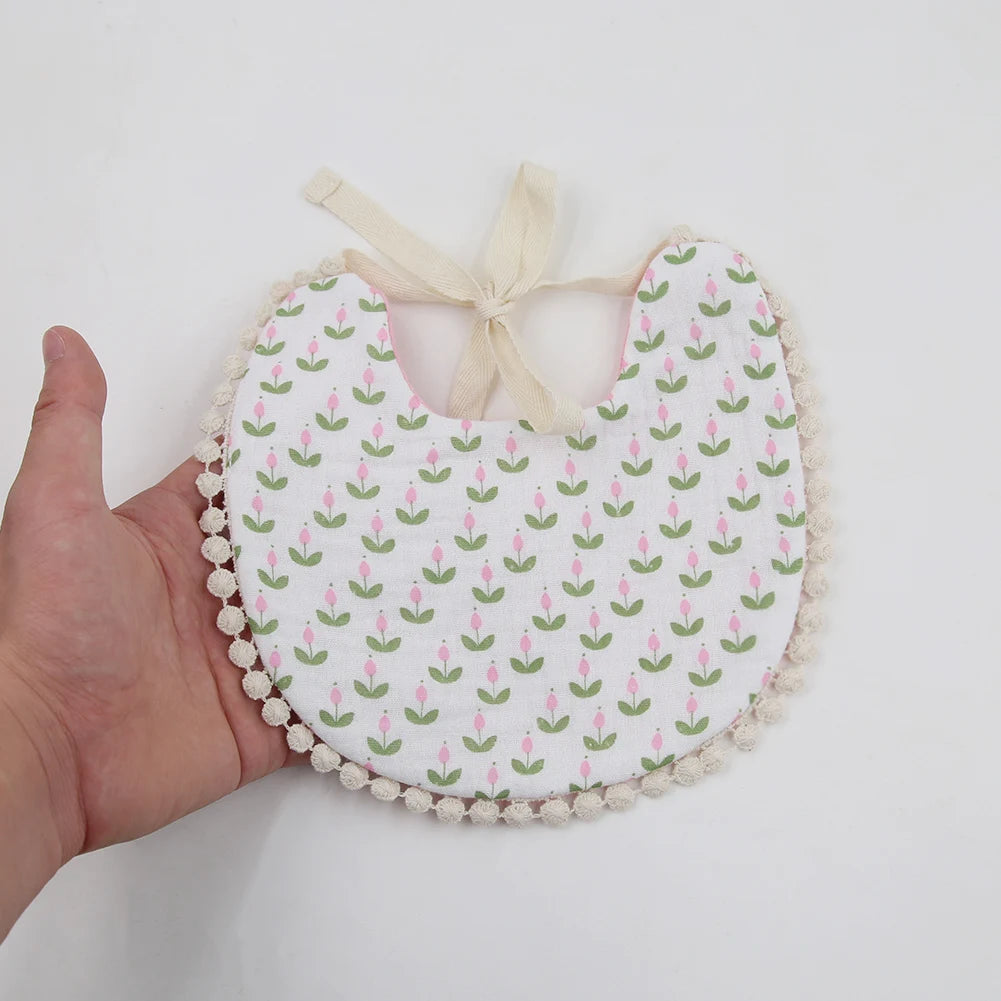 Bavoir en coton brodé double-face