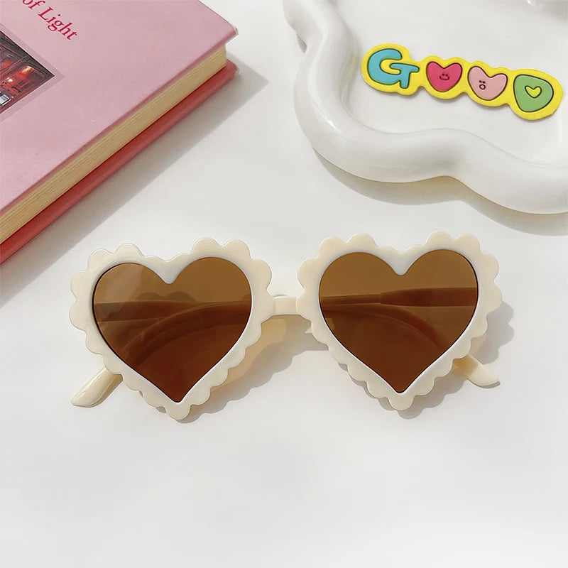 Lunette colorée avec un design en forme de coeur pour enfant