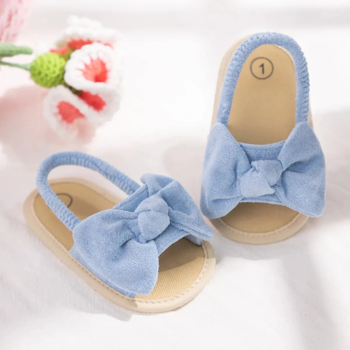 Sandales d’été avec un noeud pour bébé