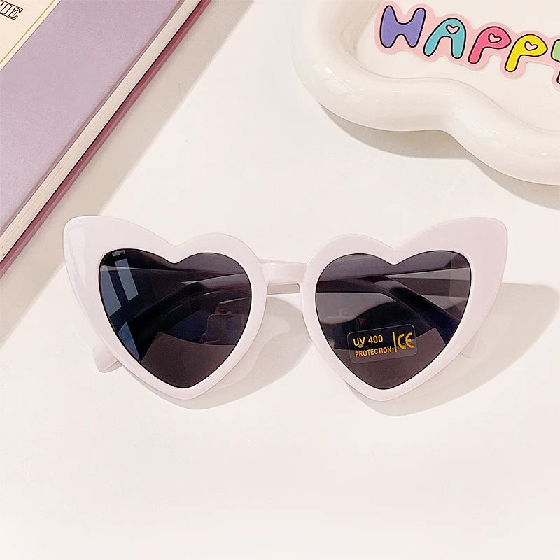 Lunette colorée avec un design en forme de coeur pour enfant