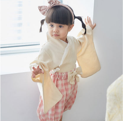 Kimono rétro beige et rose pour bébé avec haut à manches courtes