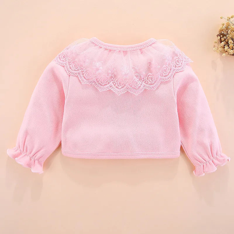 Manteau en dentelle pour bébé
