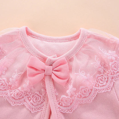 Manteau en dentelle pour bébé