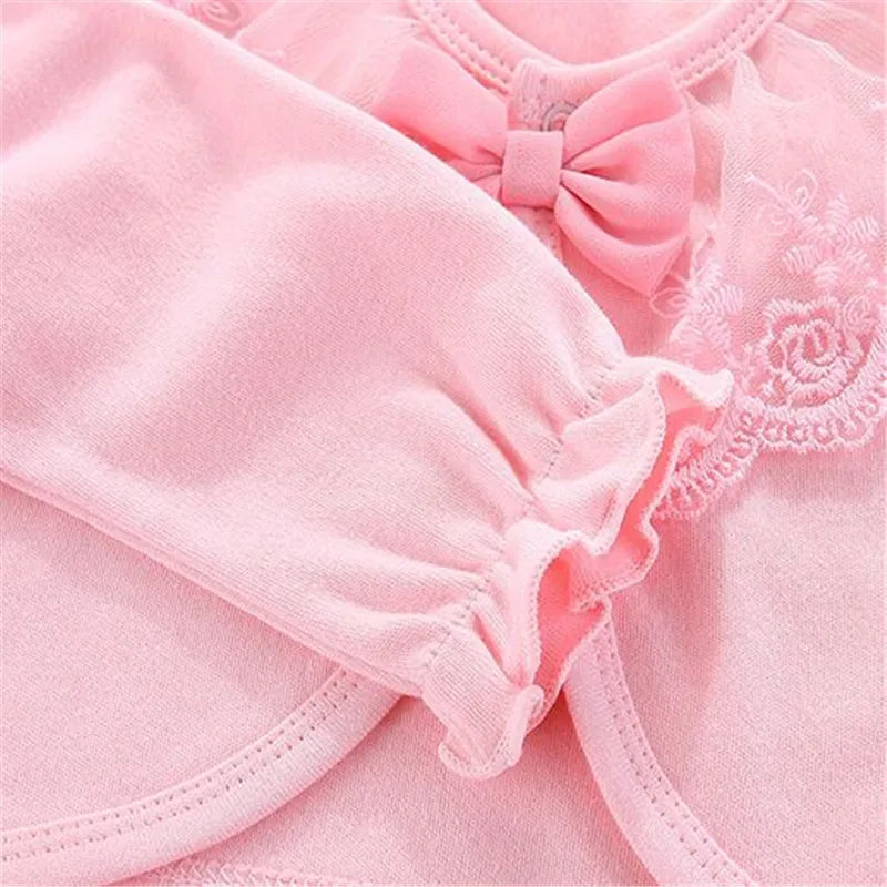 Manteau en dentelle pour bébé