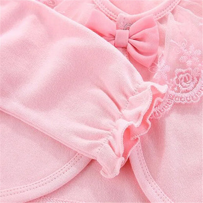 Manteau en dentelle pour bébé