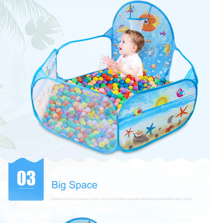 Parc pour bébé coloré avec panier de basket