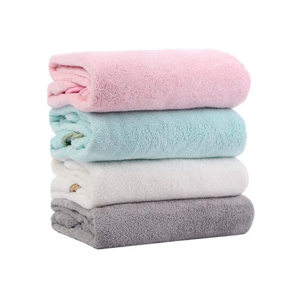 Serviette de bain avec jolis motifs de dessins animés pour bébé
