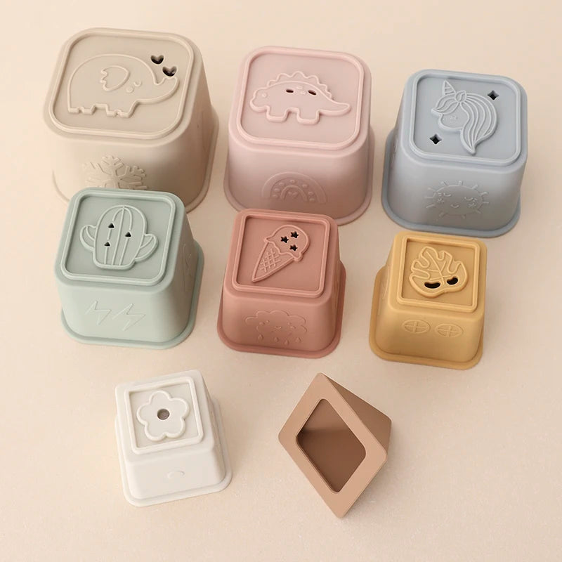 Collection de tasses empilables en silicone pour bébés