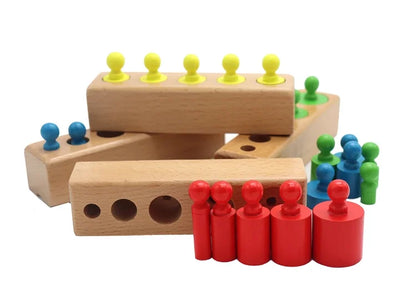 Jeux éducatifs montessori avec cylindres
