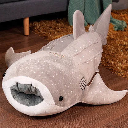 Requin en peluche de grande taille
