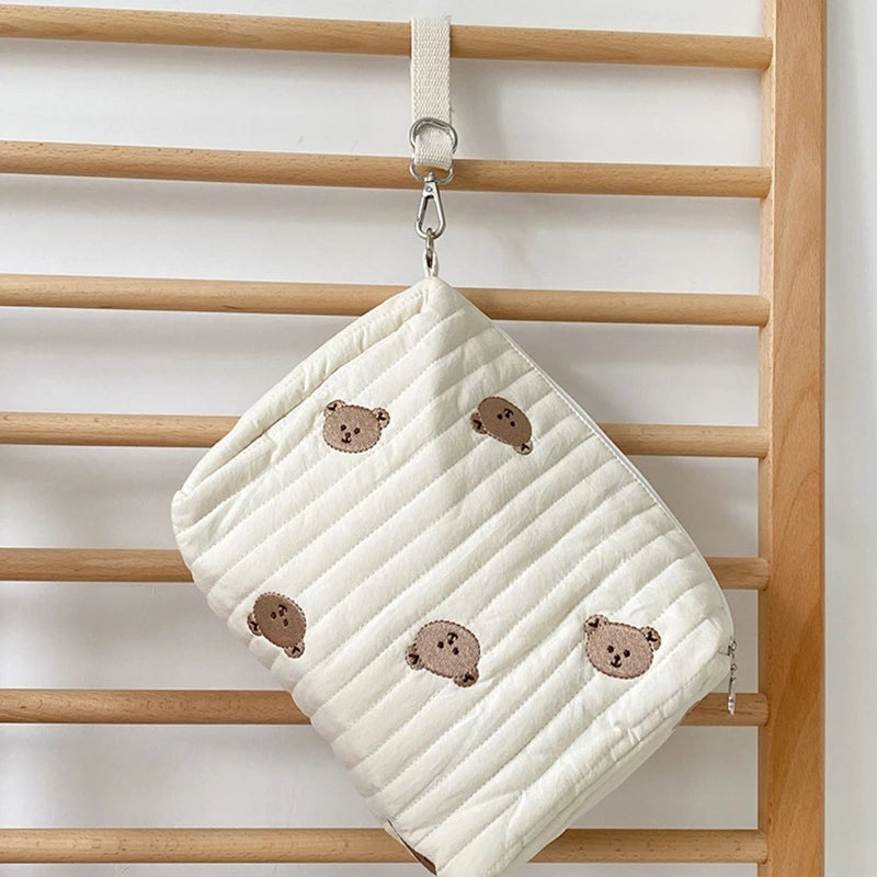 Sac à langer brodé et matelassé petit modèle pour bébé