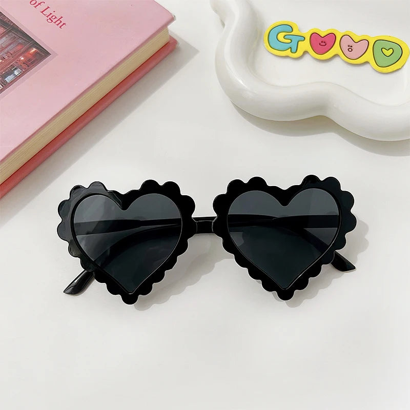 Lunette colorée avec un design en forme de coeur pour enfant