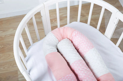 Tour de lit rond rose avec motifs étoiles