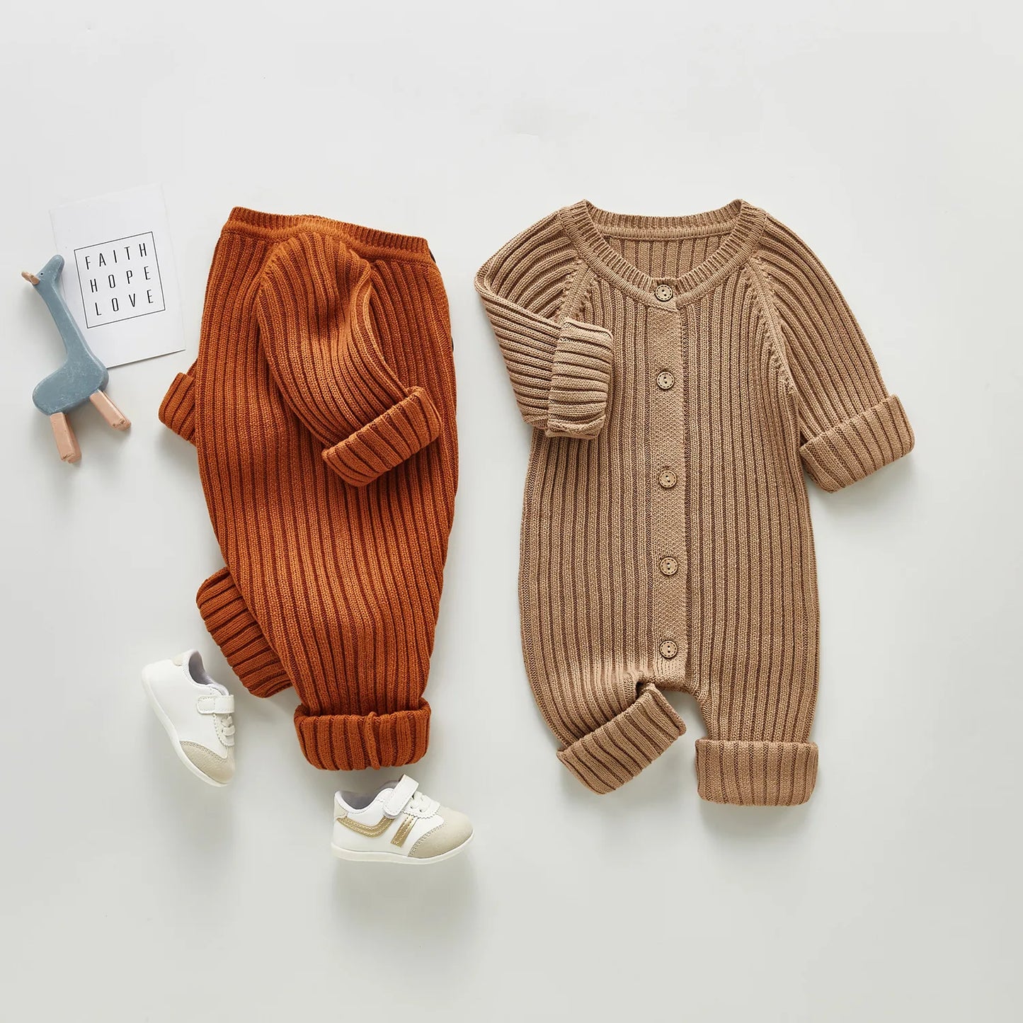 Barboteuse à manches longues tissu côtelé pour bébé