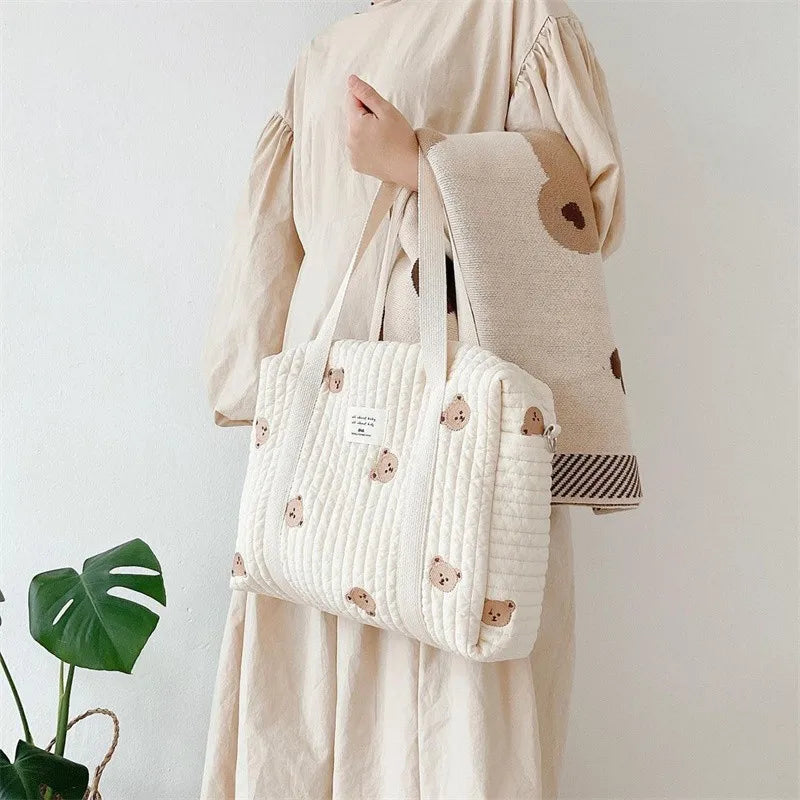Sac à langer brodé et matelassé grand modèle pour bébé