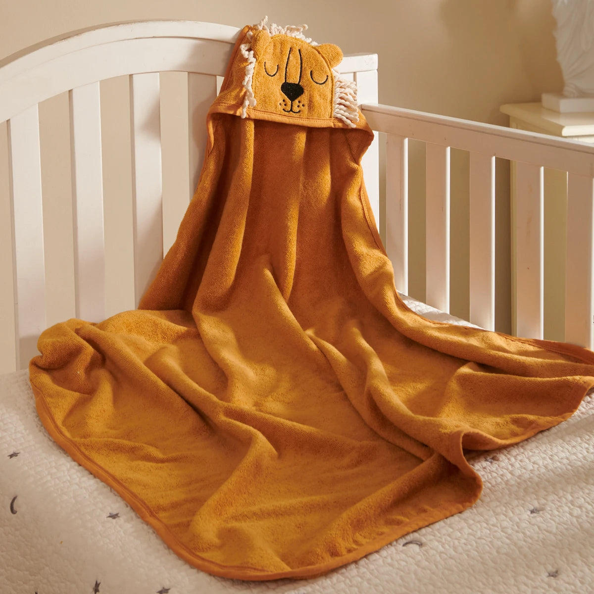 Serviette à capuche pour nouveau-né