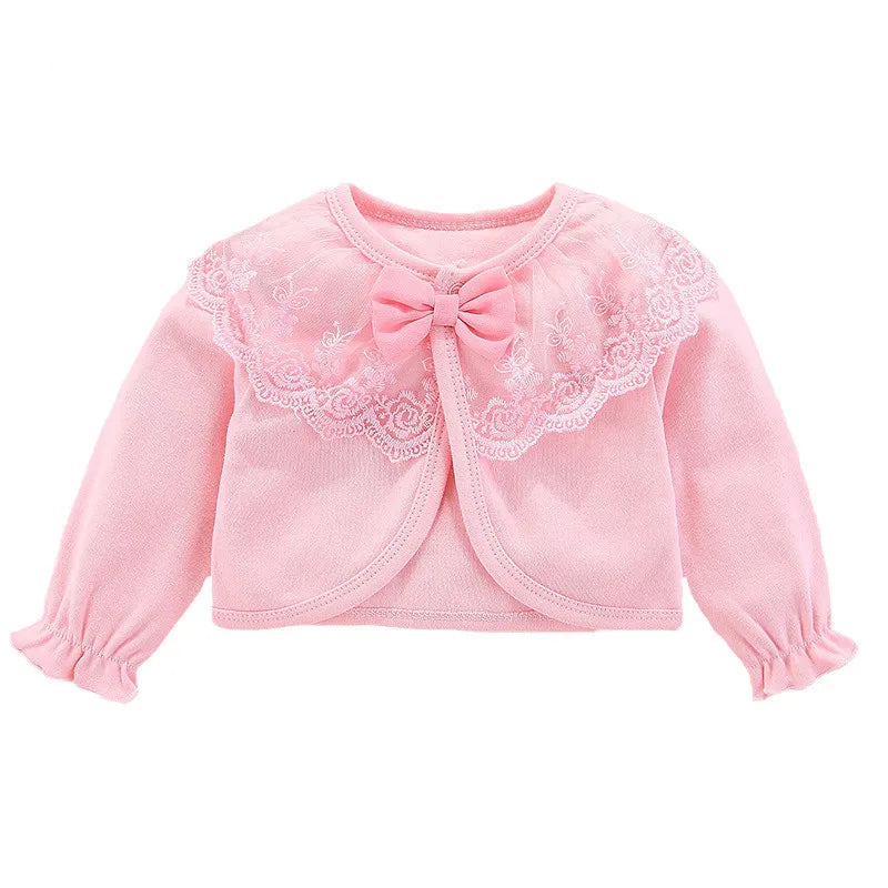 Manteau en dentelle pour bébé