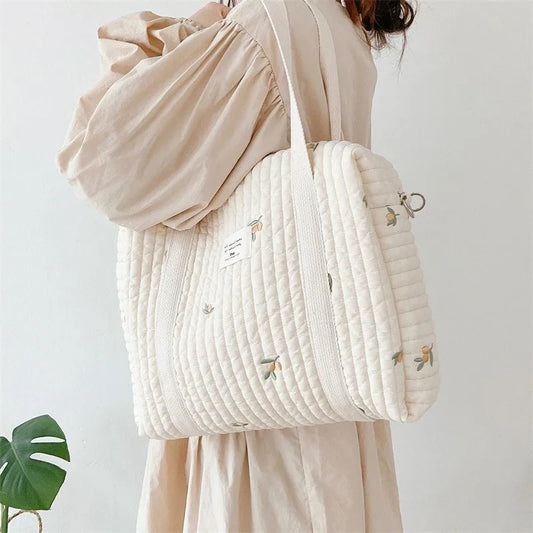 Sac à langer brodé et matelassé grand modèle pour bébé