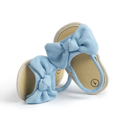 Sandales d’été avec un noeud pour bébé