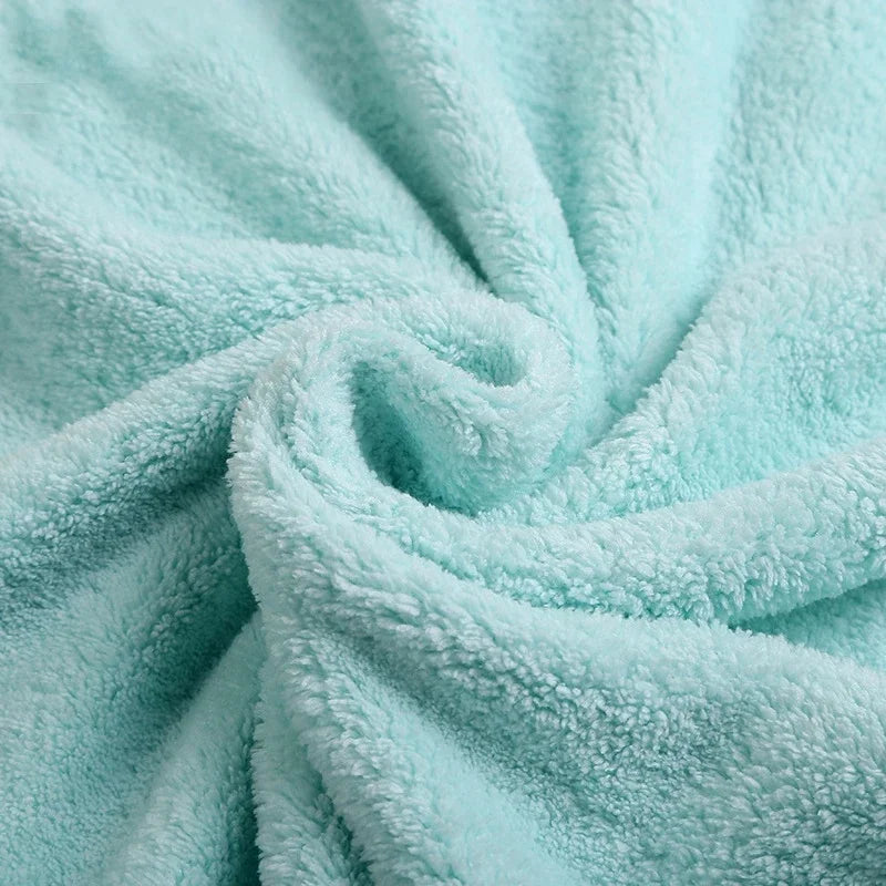 Serviette de bain avec jolis motifs de dessins animés pour bébé