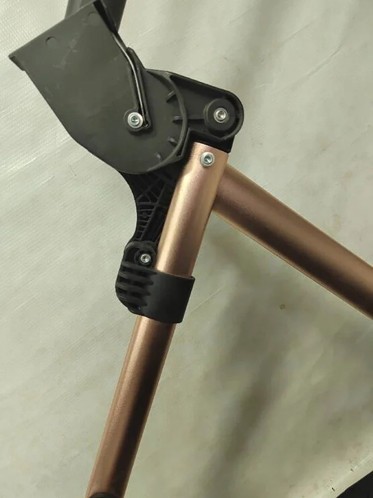 Poussette de bébé en cuir et aluminium
