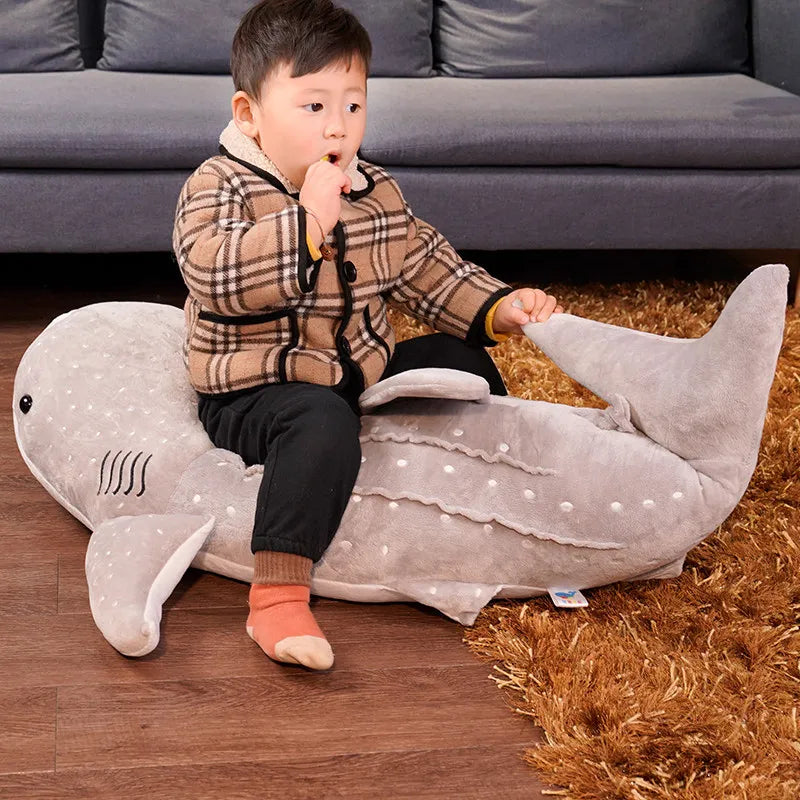 Requin en peluche de grande taille