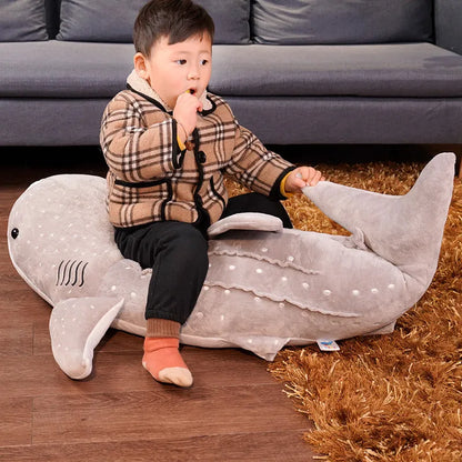 Requin en peluche de grande taille