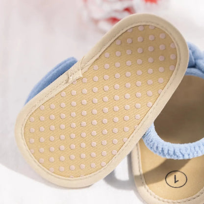 Sandales d’été avec un noeud pour bébé