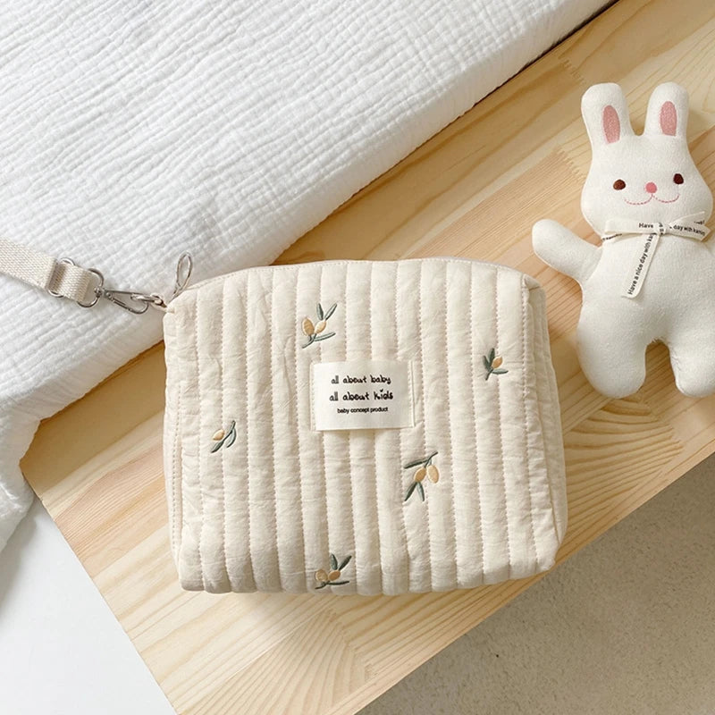 Sac à langer brodé et matelassé petit modèle pour bébé