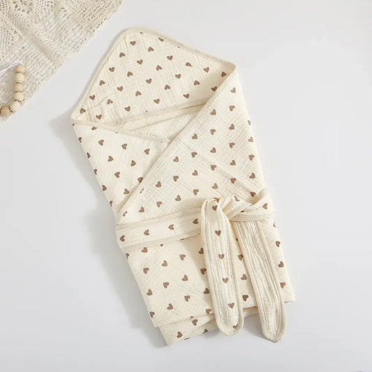 Cape de bain pour bébé beige avec cœurs