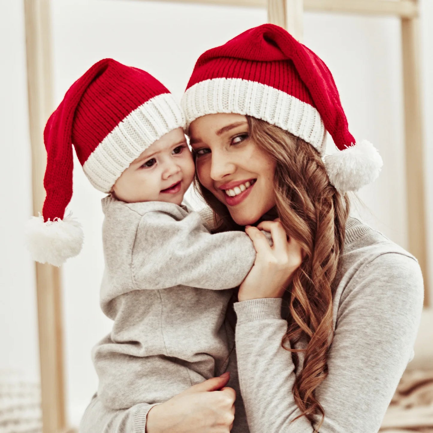 Joli Bonnet de Noël à pompon unisexe pour maman et bébé