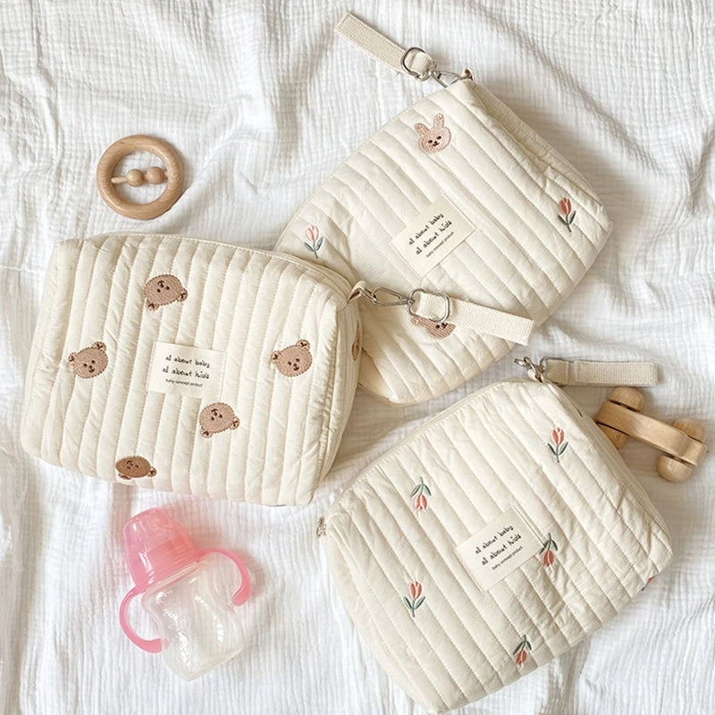 Sac à langer brodé et matelassé petit modèle pour bébé