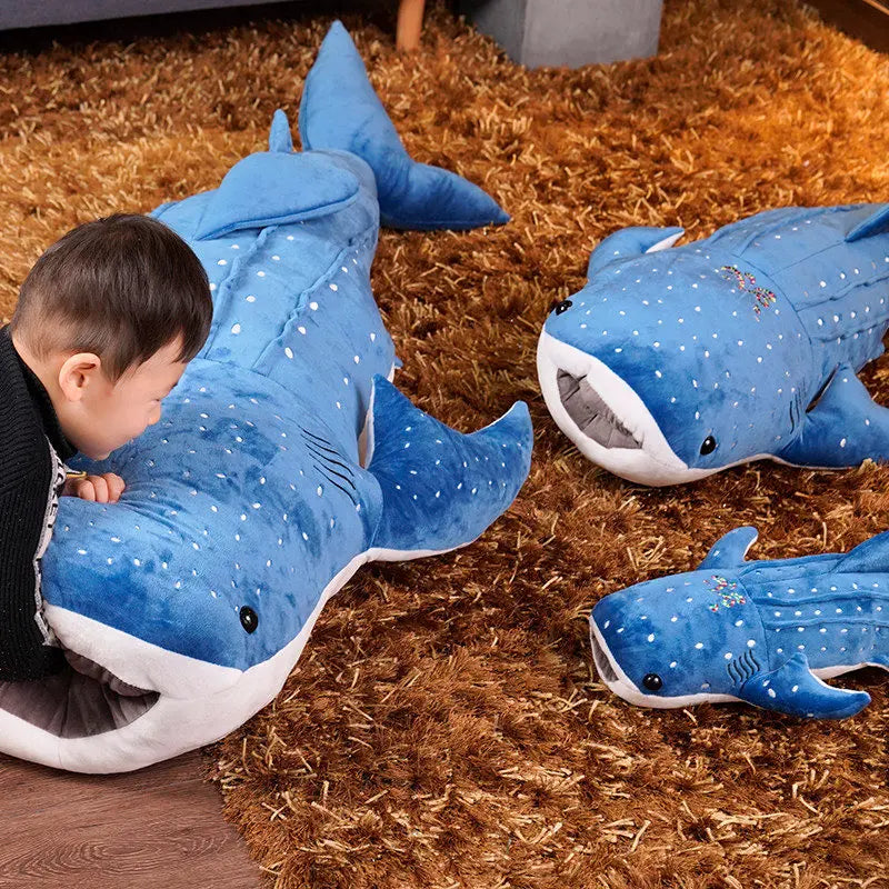 Requin en peluche de grande taille