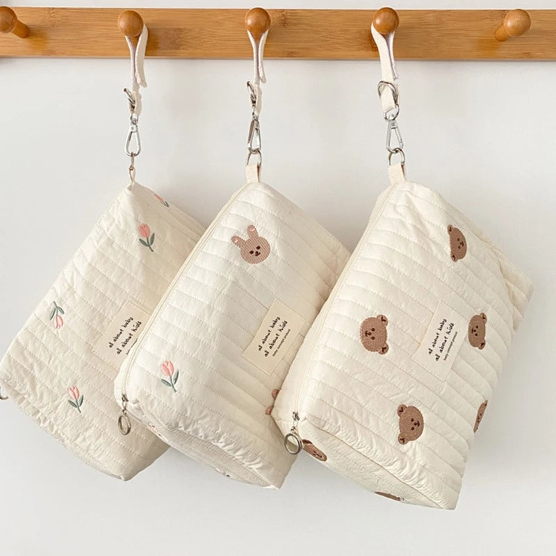Sac à langer brodé et matelassé petit modèle pour bébé