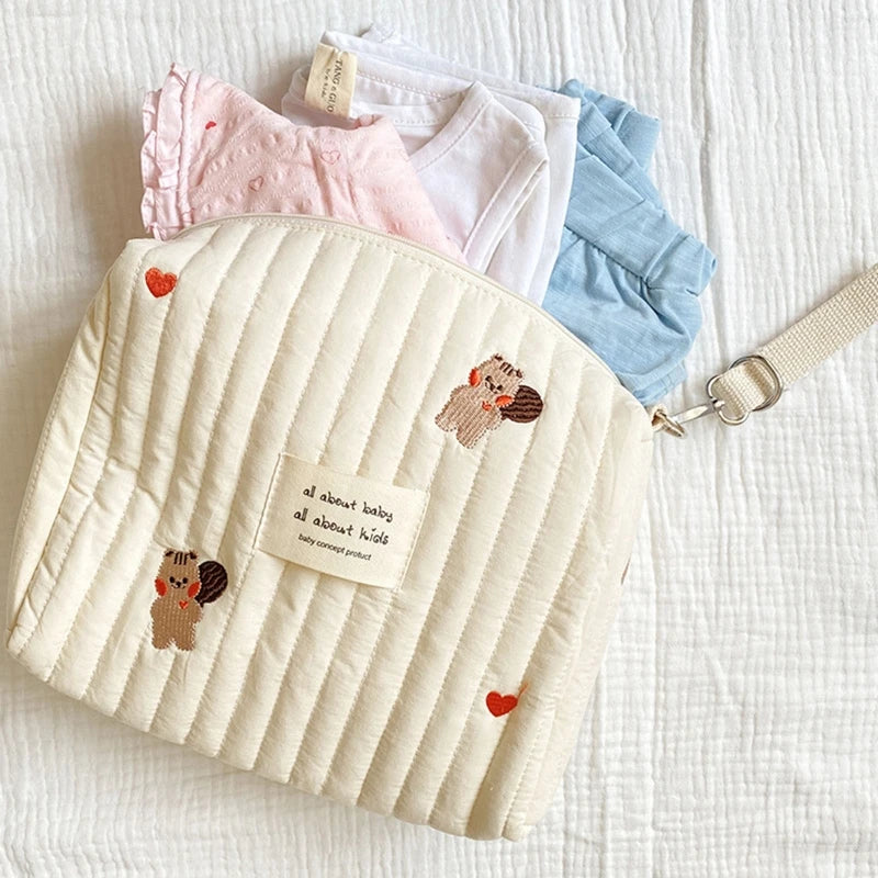 Sac à langer brodé et matelassé petit modèle pour bébé