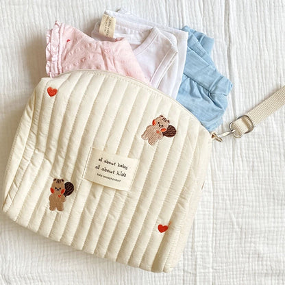 Sac à langer brodé et matelassé petit modèle pour bébé