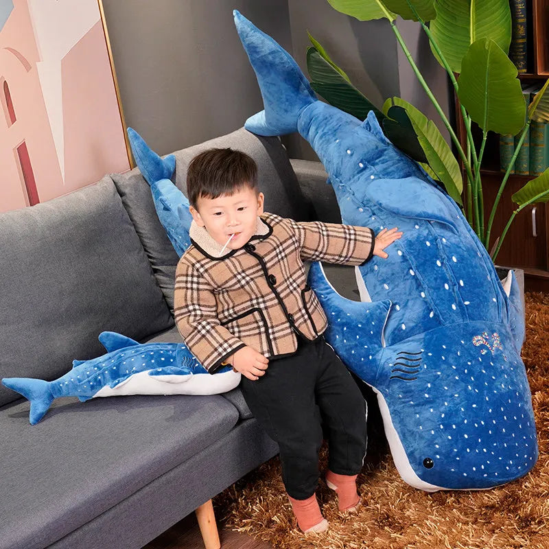 Requin en peluche de grande taille