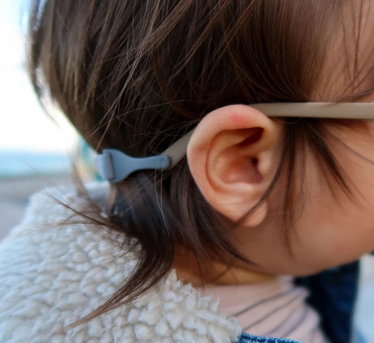 Lunette de soleil bébé carré avec lacet