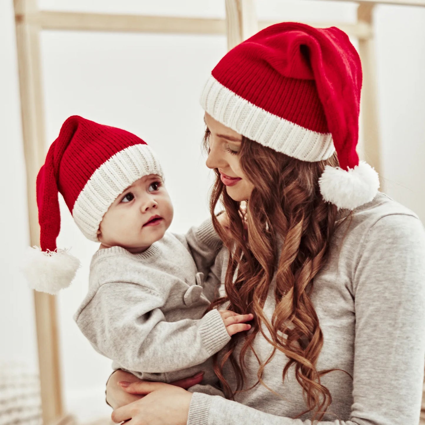 Joli Bonnet de Noël à pompon unisexe pour maman et bébé