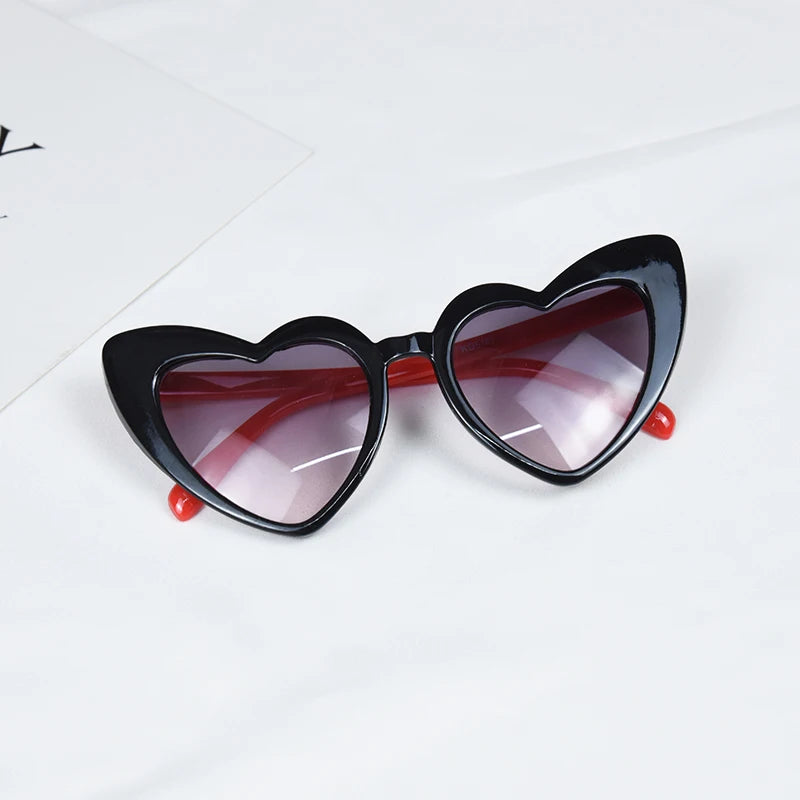 Lunette colorée avec un design en forme de coeur pour enfant