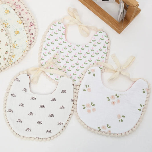 Bavoir en coton brodé double-face