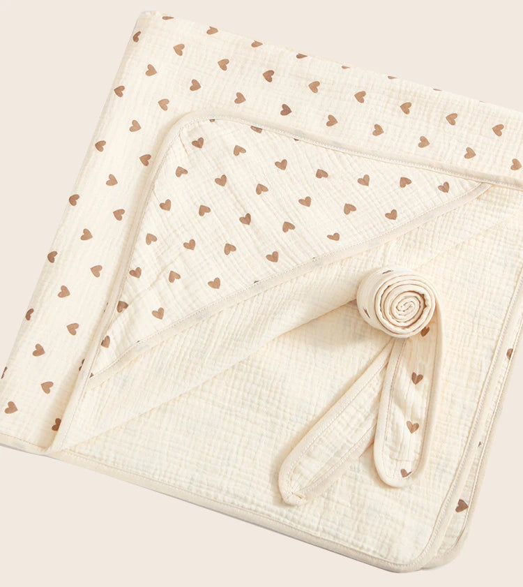 Cape de bain pour bébé beige avec cœurs