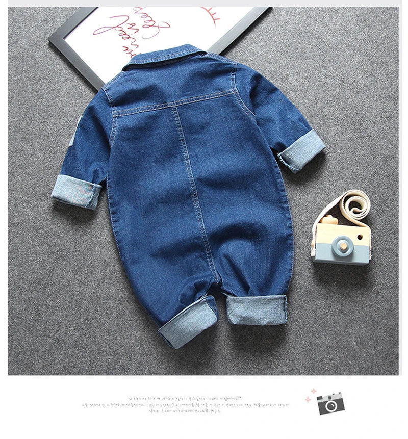Barboteuse en denim doux pour bébés