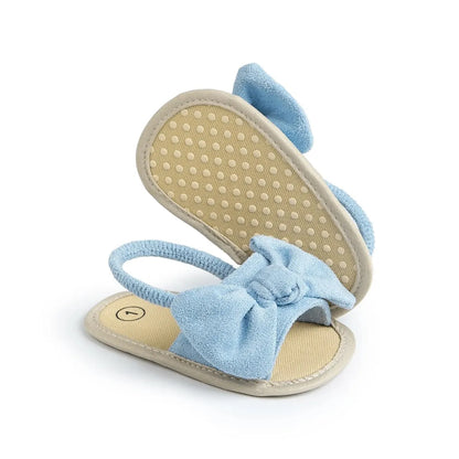 Sandales d’été avec un noeud pour bébé