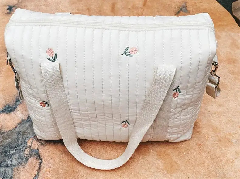 Sac à langer brodé et matelassé grand modèle pour bébé